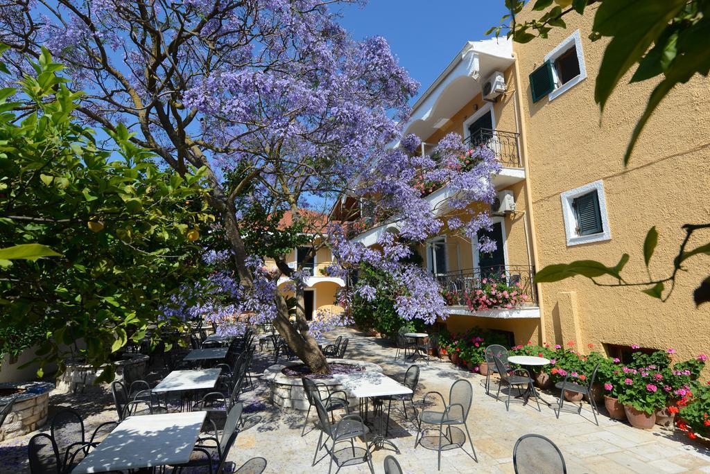 Marie Hotel Ахараві Екстер'єр фото